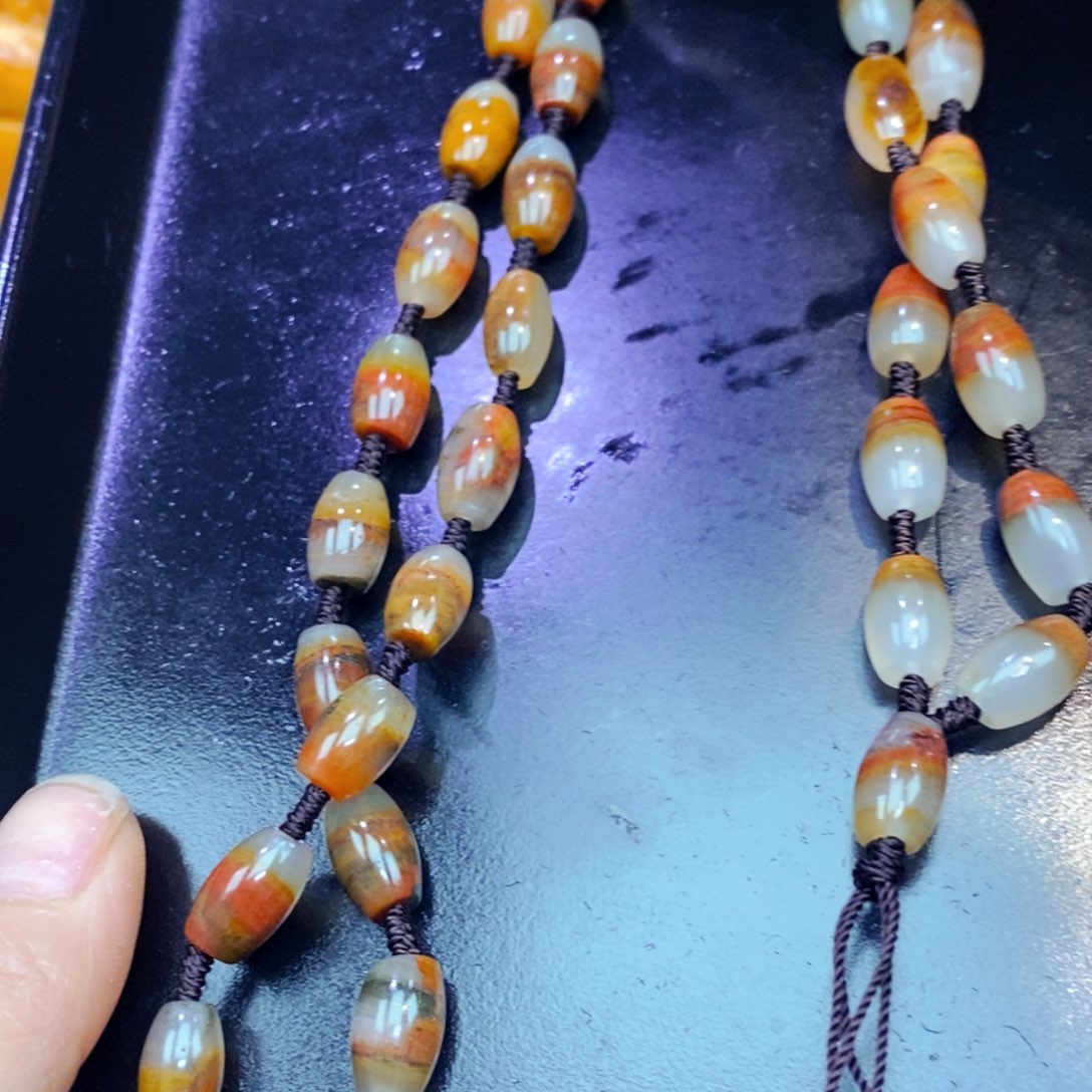 未镶嵌石英质玉（黄龙玉）项链