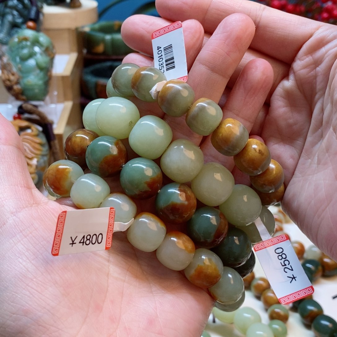 透闪石质玉手串未镶嵌泉