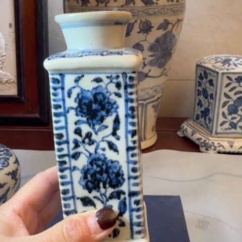 瓶青花上圆下方瓶。。。