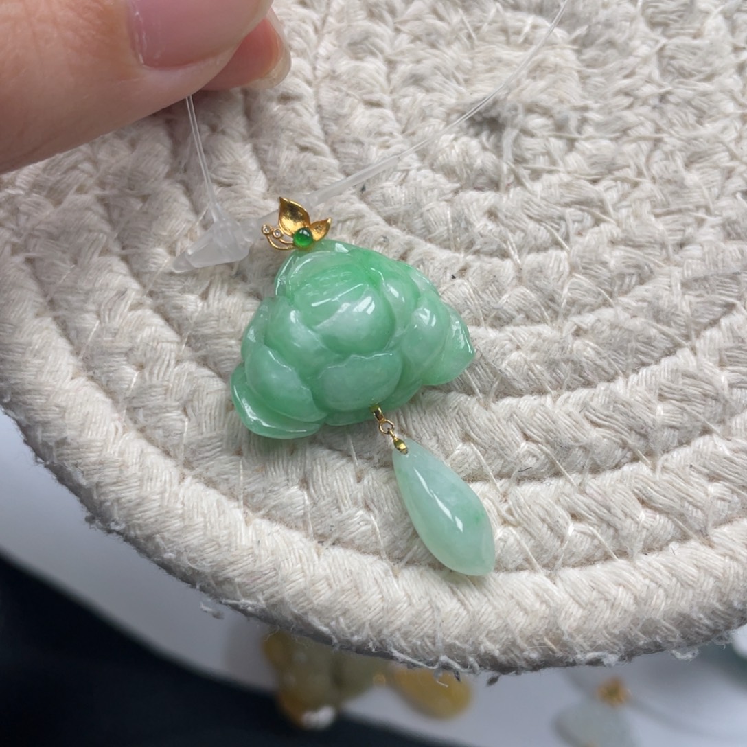 翡翠18K金镶嵌颈饰天然A货缅甸翡翠