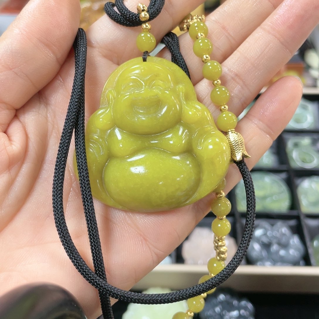 蛇纹石玉颈饰合金