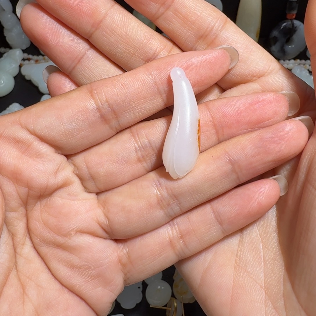 钟****和田玉未镶嵌颈饰