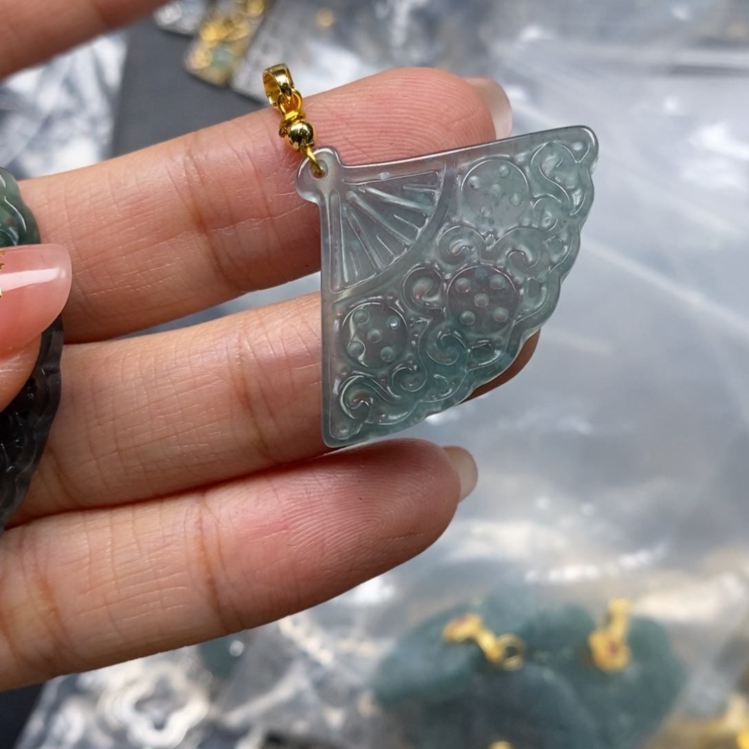 翡翠颈饰未镶嵌翡翠