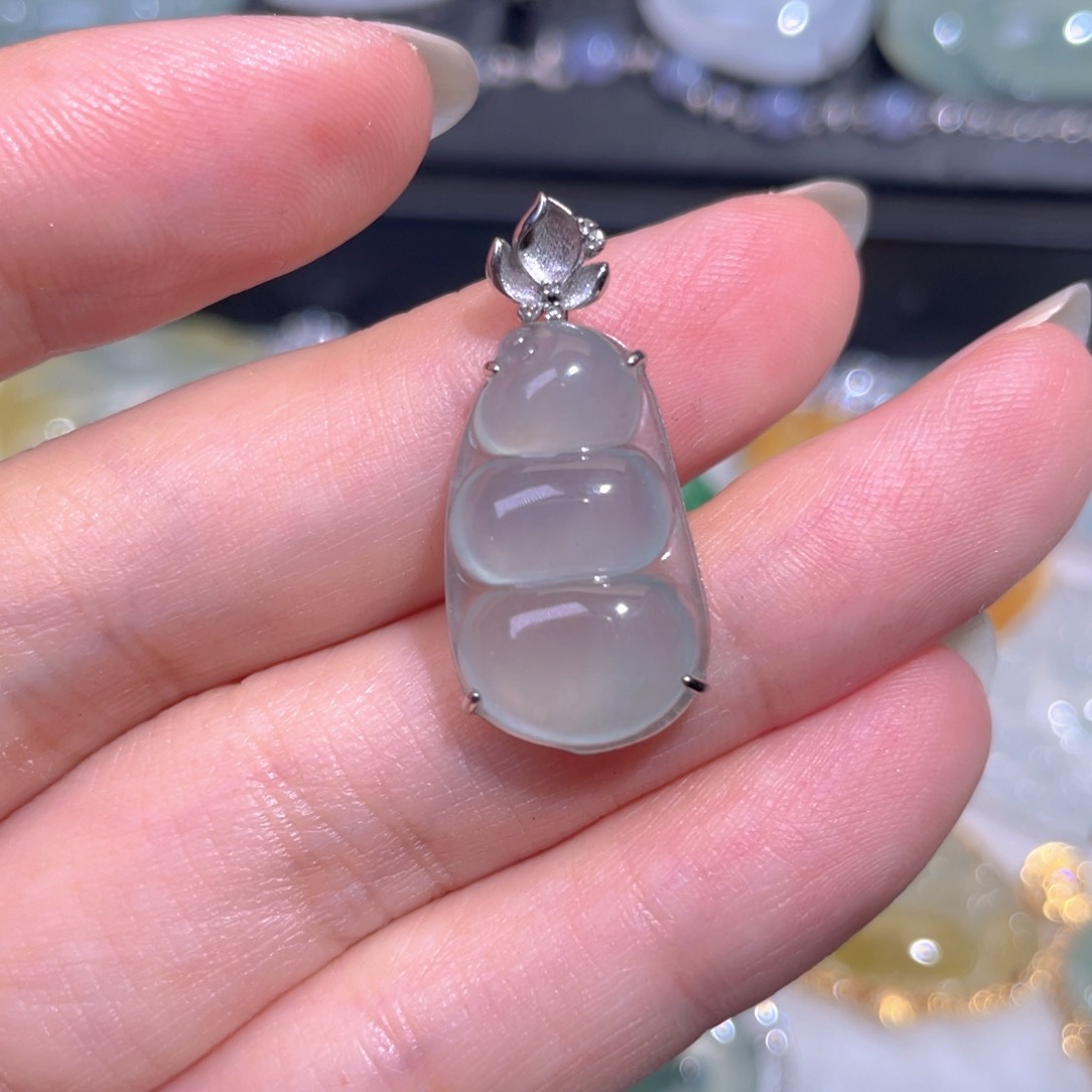 颈饰18K金镶嵌翡翠翡翠