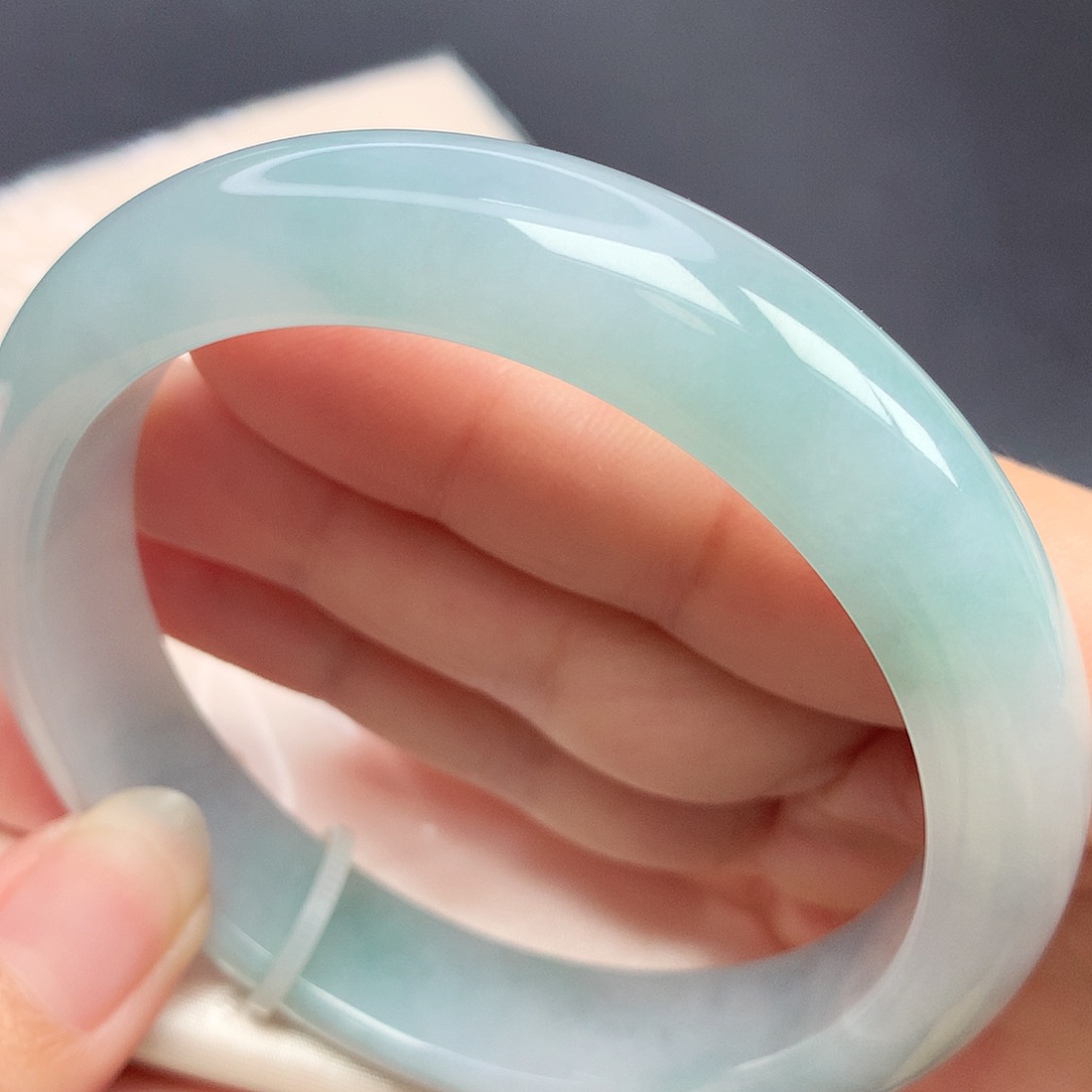 翡翠手镯未镶嵌61圈口