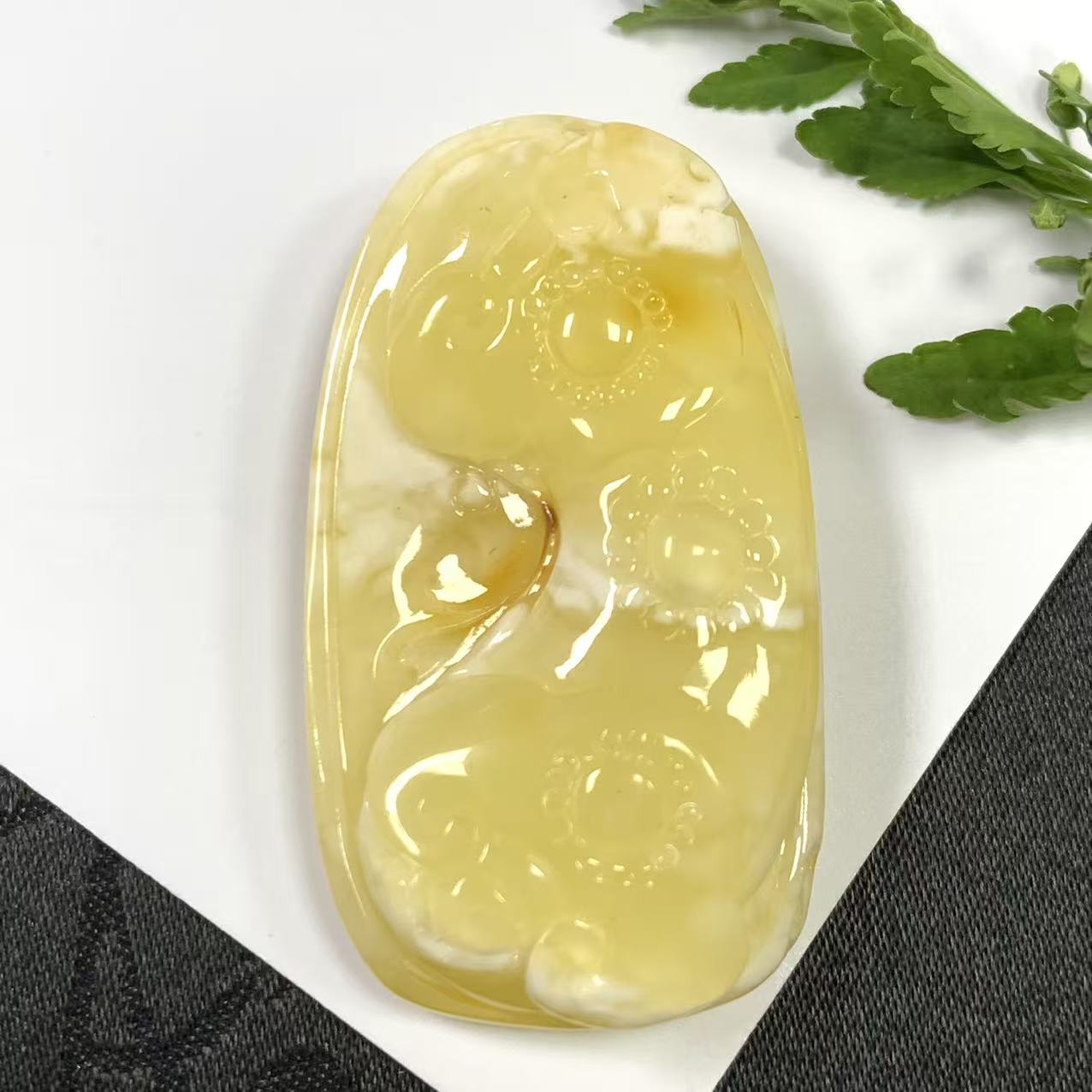 「戴琴珠宝」Z728-蜜蜡雕刻件吊坠（多样性发其一）