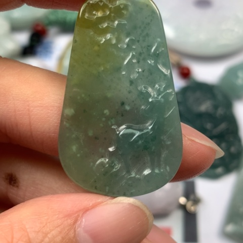 翡翠颈饰未镶嵌翡翠