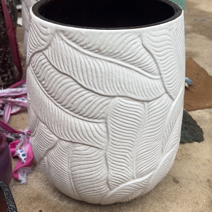 红陶白芭蕉叶口径21高度31