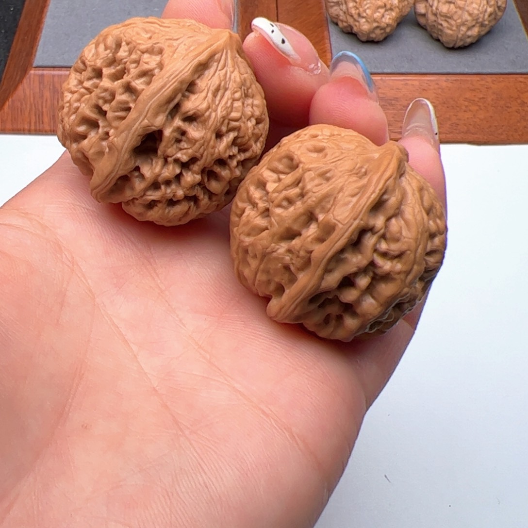 文玩核桃把件红锦鲤35丽