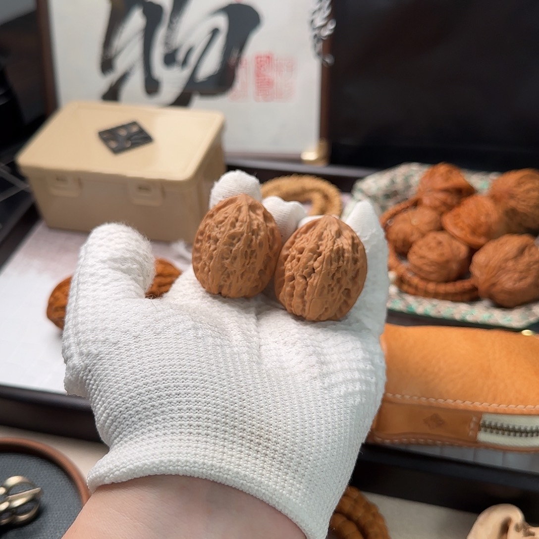 文玩核桃把件高39.5原树水晶鸡心036