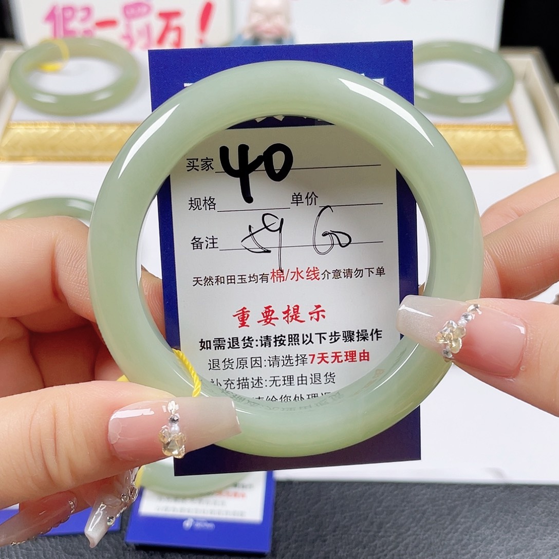 和田玉手镯未镶嵌