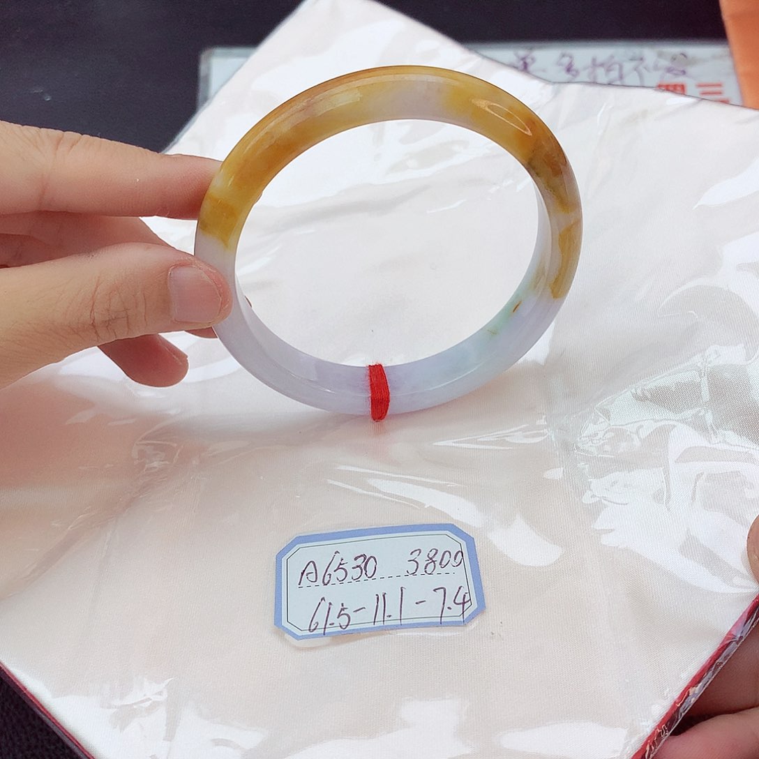 翡翠手镯未镶嵌翡翠