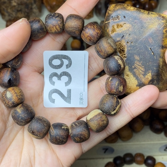 贡木手串/手链瑕疵