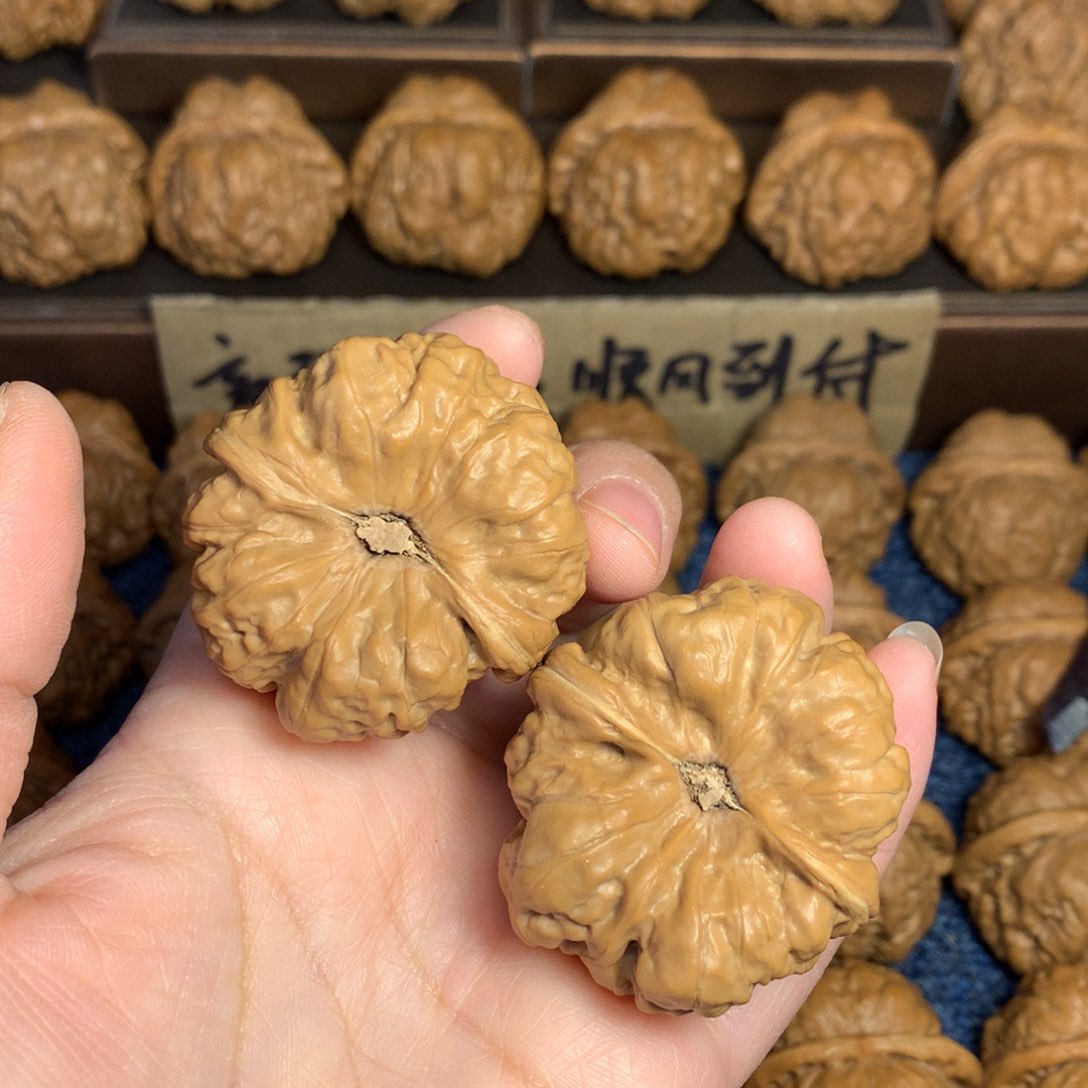 桃核吊坠知*哲蛤蟆核桃