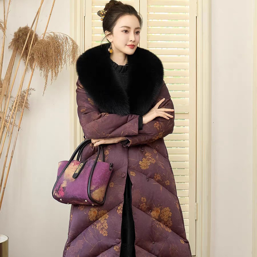 2025冬季新款新中式香云纱显瘦大狐狸毛领白鹅绒服