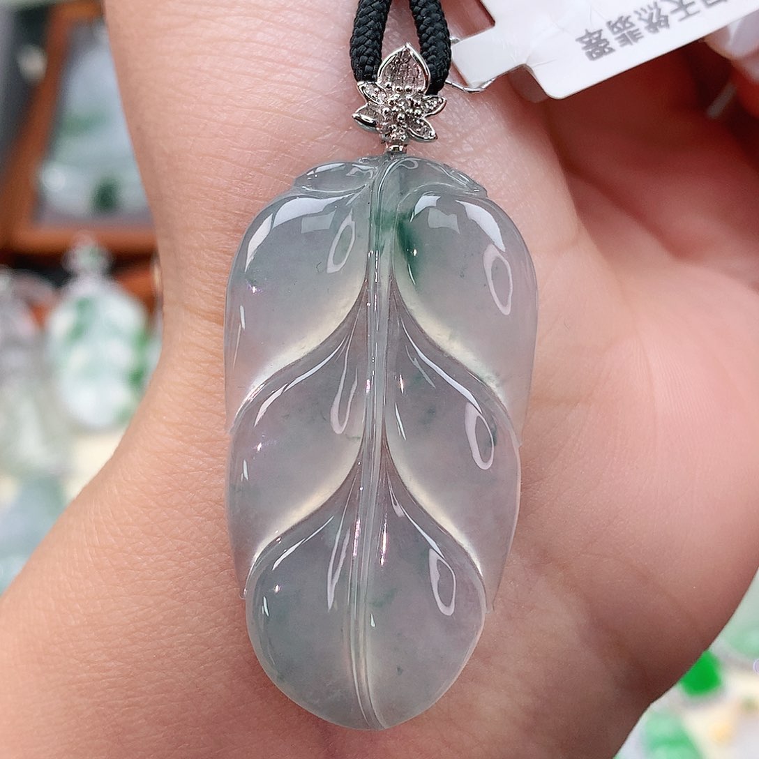 颈饰18K金镶嵌翡翠叶子