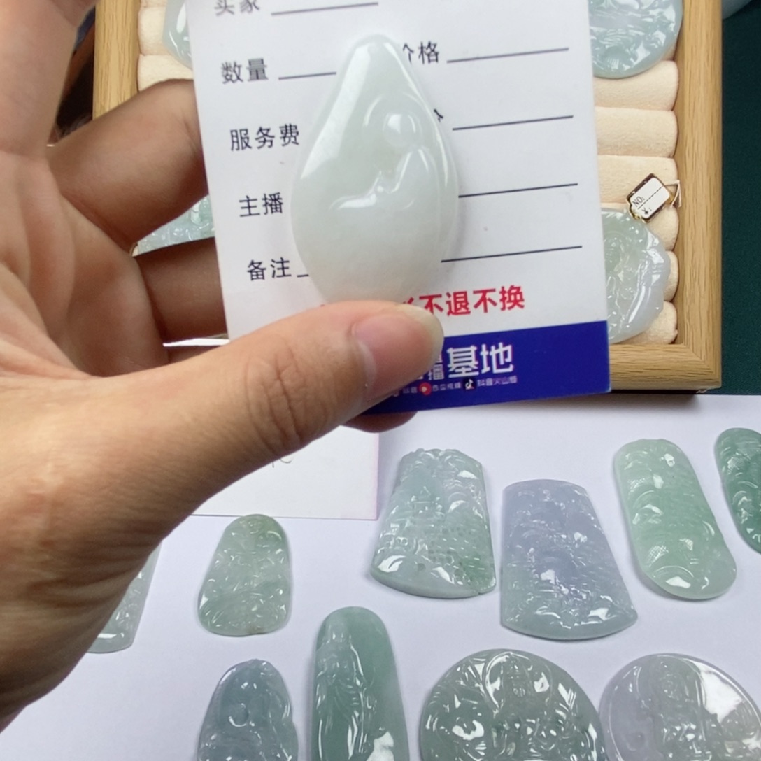 翡翠未镶嵌颈饰翡翠牌子