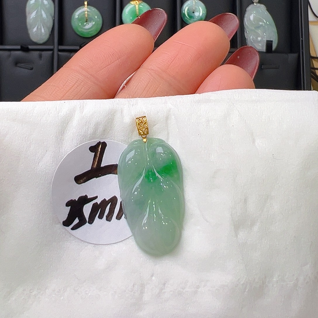 翡翠18K金镶嵌颈饰