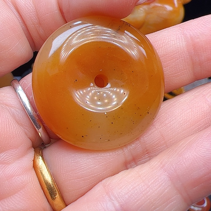 石英质玉（黄龙玉）合金颈饰