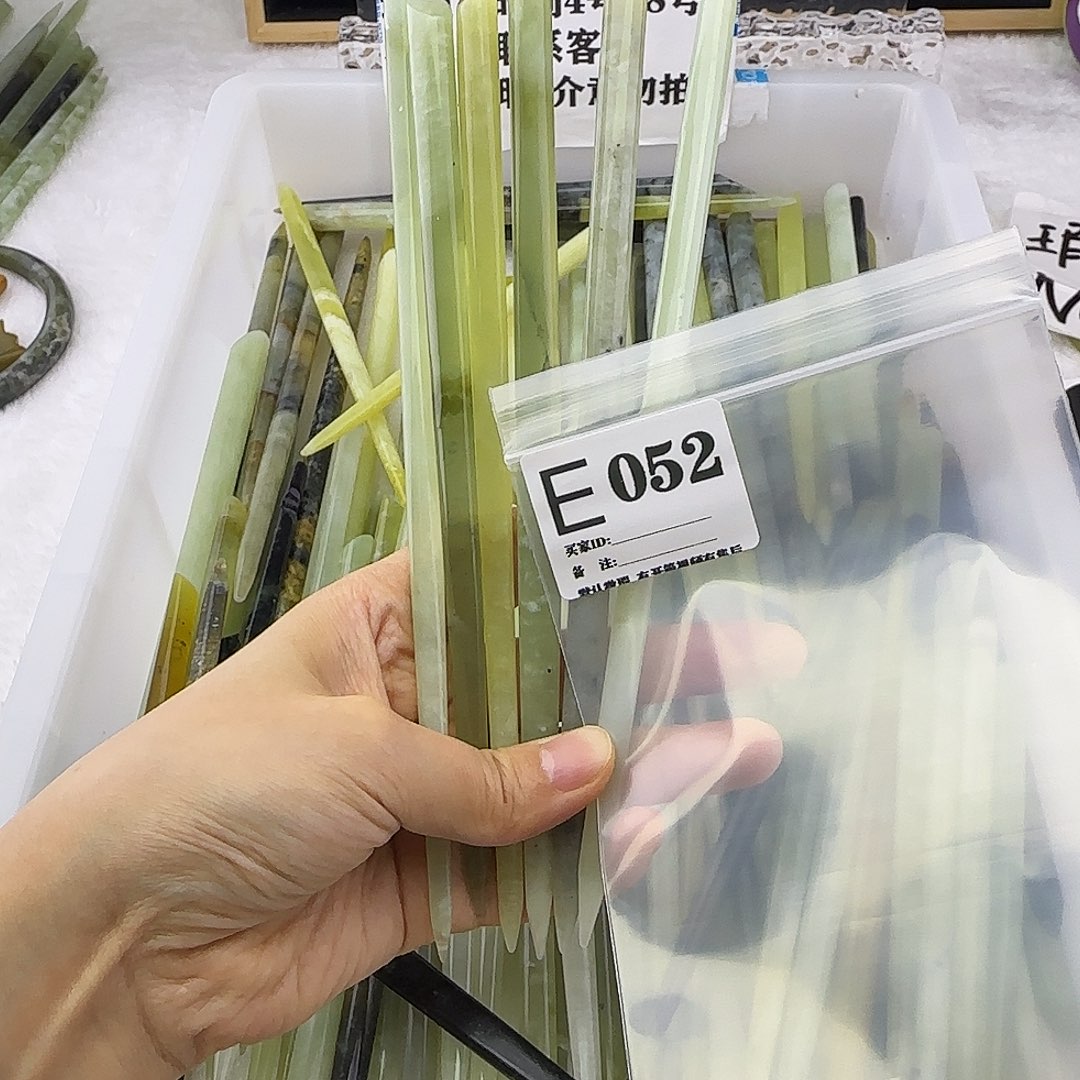 蛇纹石玉发饰合金木****姐