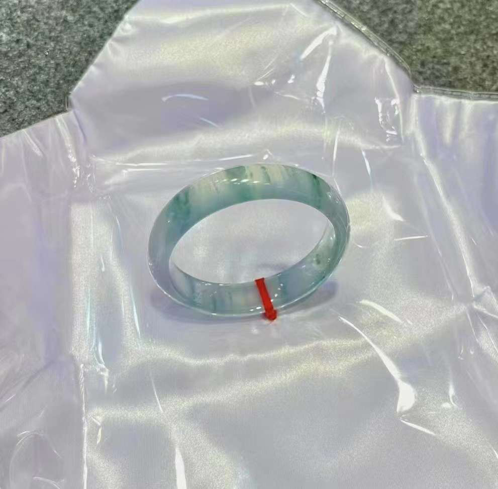 缅甸翡翠A货，雪花棉飘花手镯