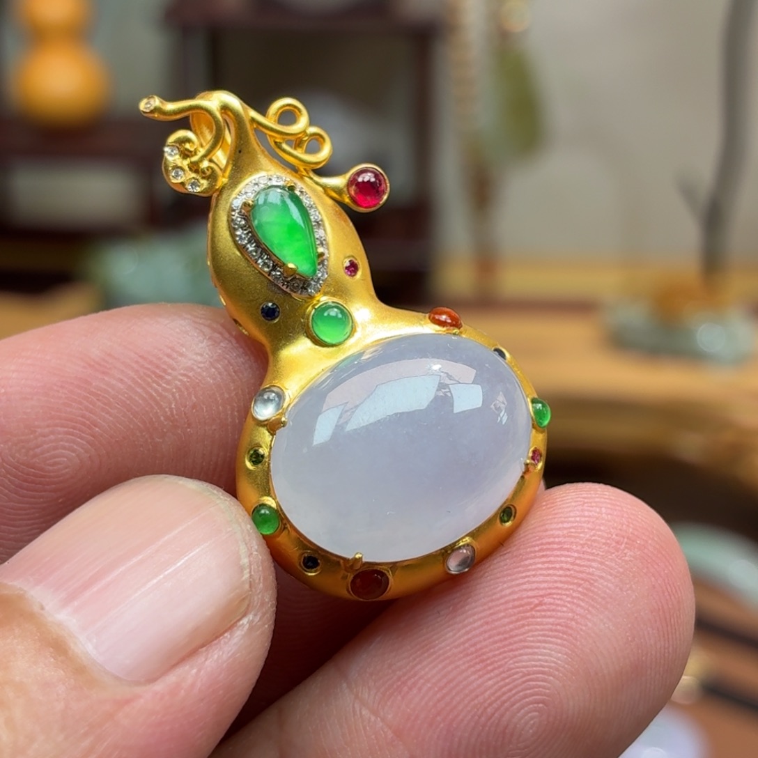 翡翠18K金镶嵌颈饰