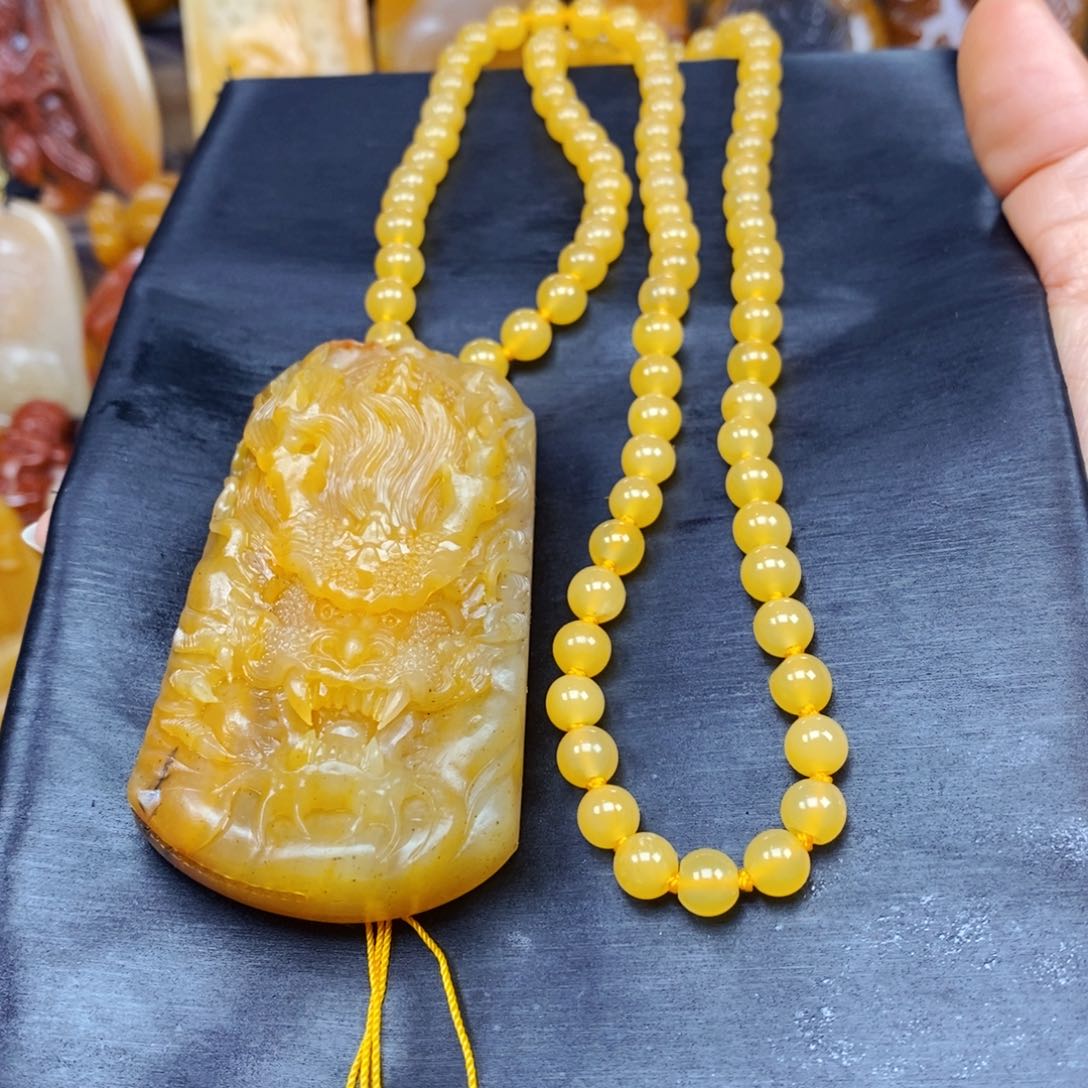 石英质玉（黄龙玉）颈饰未镶嵌