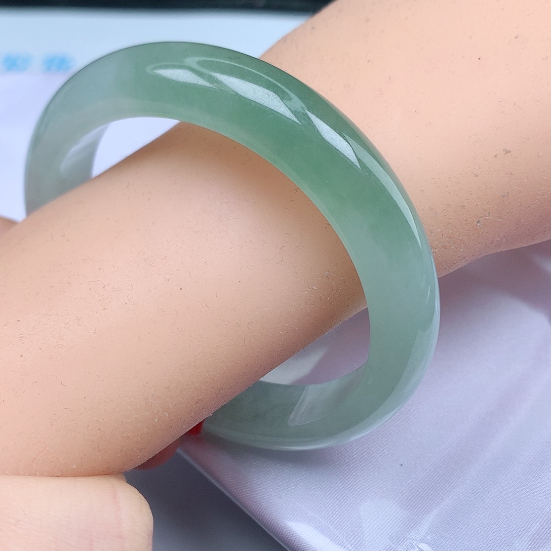 翡翠手镯未镶嵌天然