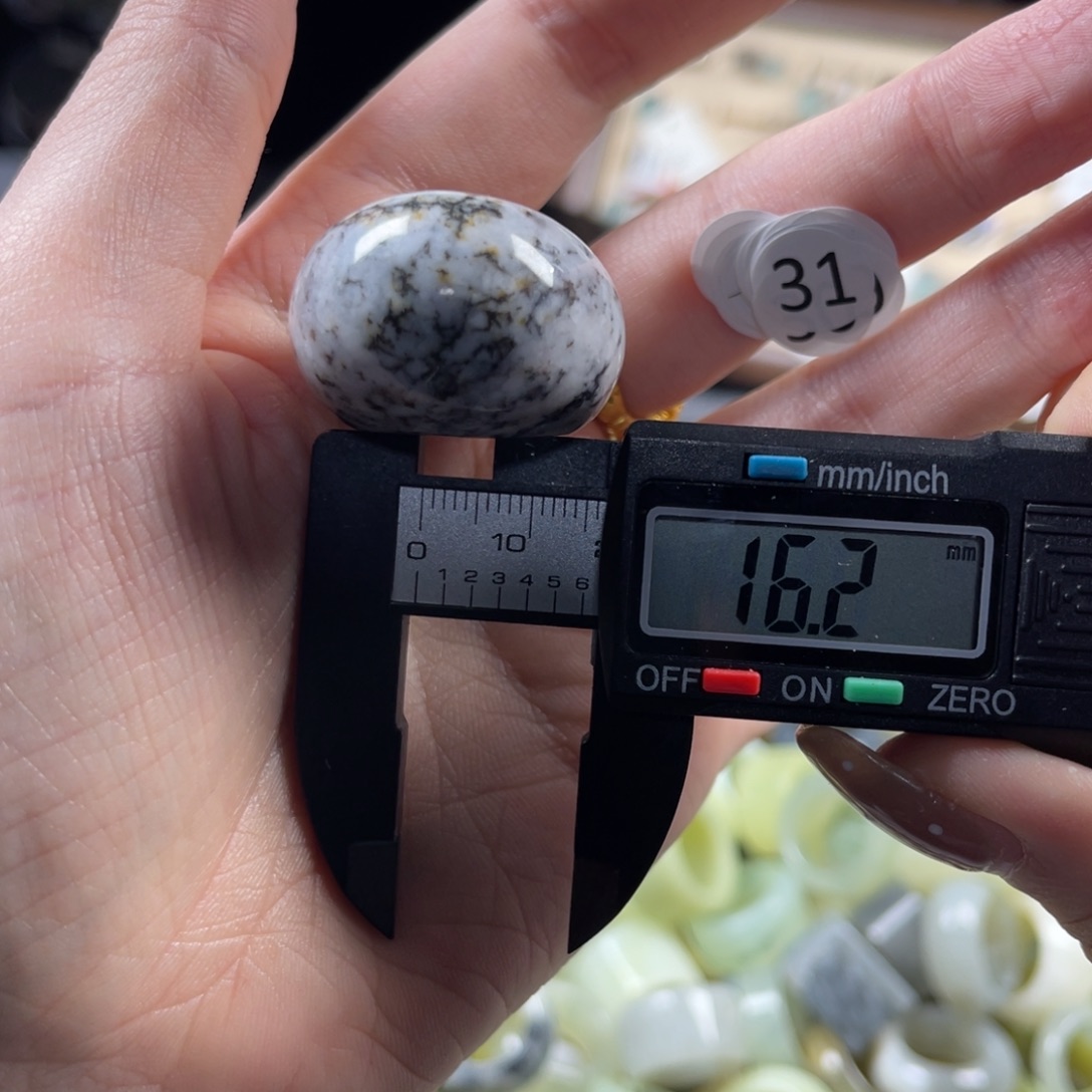 蛇纹石玉未镶嵌戒指