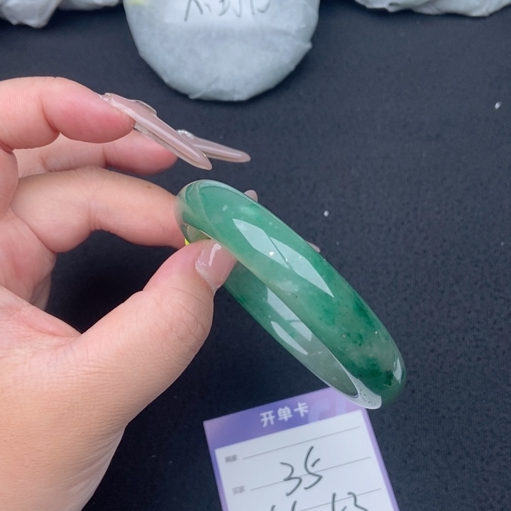 石英质玉（非洲翠）手镯未镶嵌35
