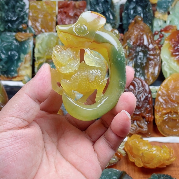 未镶嵌蛇纹石玉吊坠(不含链)