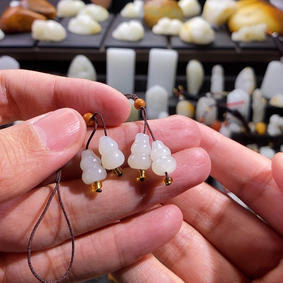 和田玉颈饰未镶嵌力*