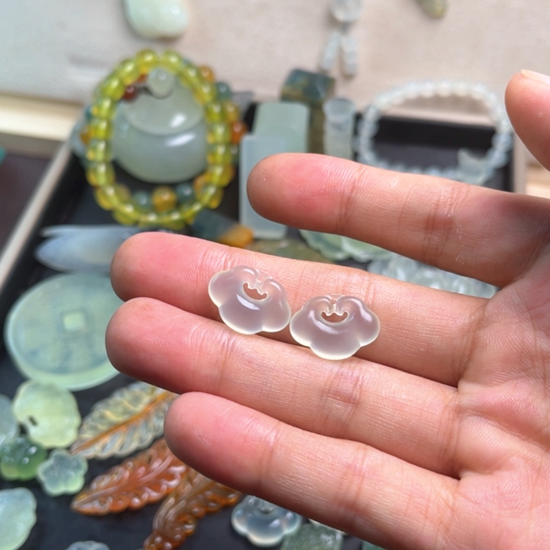 未镶嵌蛇纹石玉颈饰