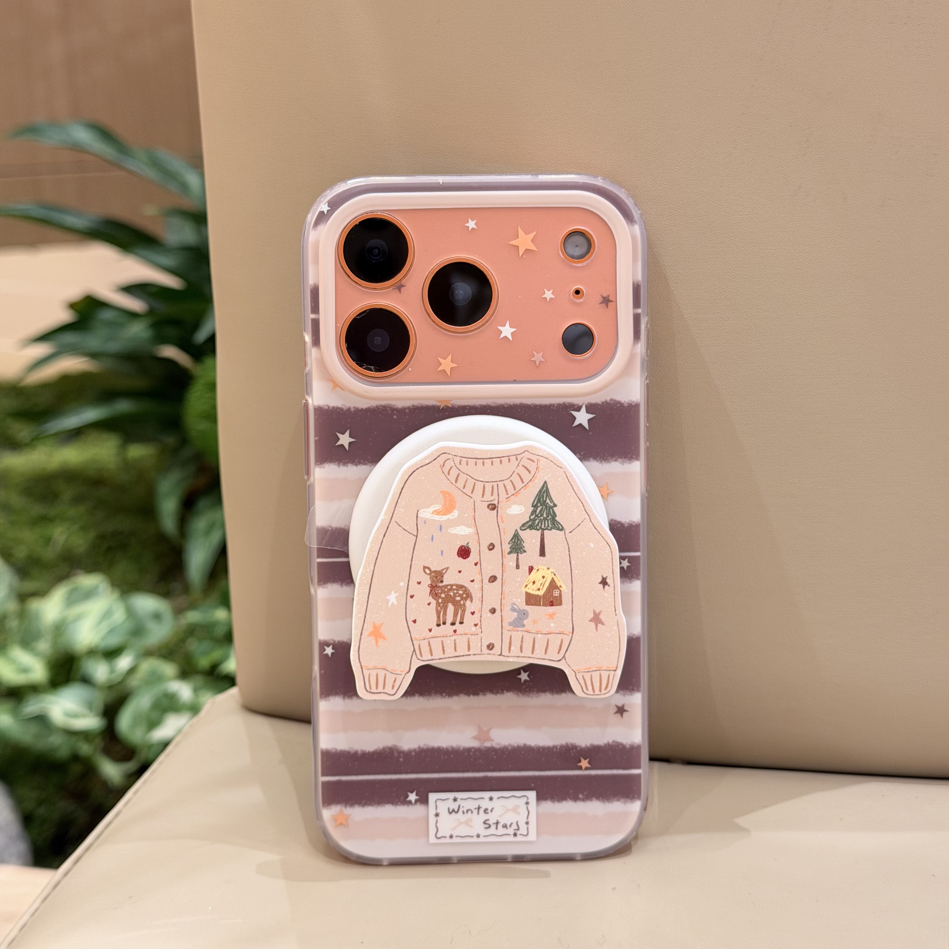 喵六家磨砂肤感浅卡其棕色毛衣磁吸IMD手机壳苹果一体包ai 键