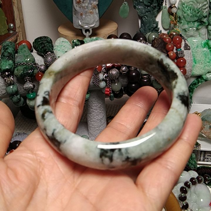 翡翠吊坠(赠链)未镶嵌