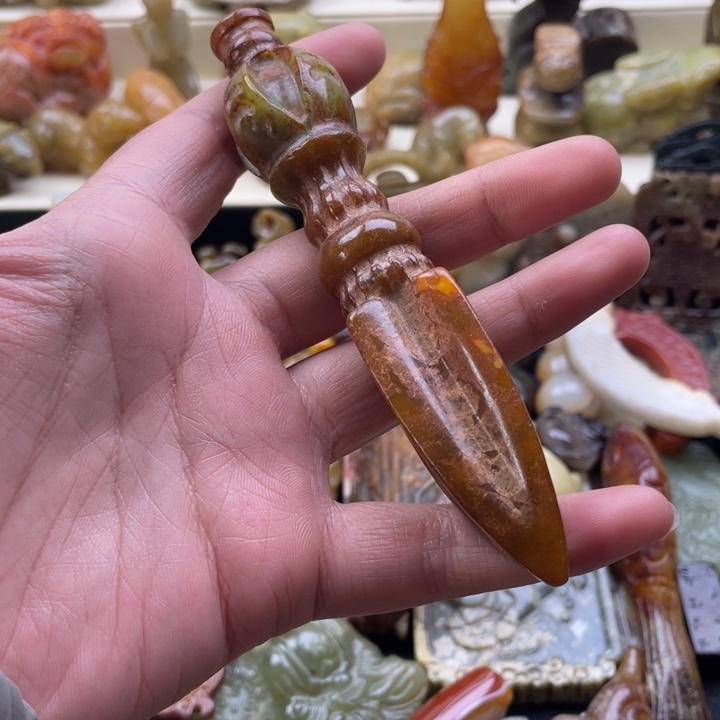 蛇纹石玉颈饰未镶嵌