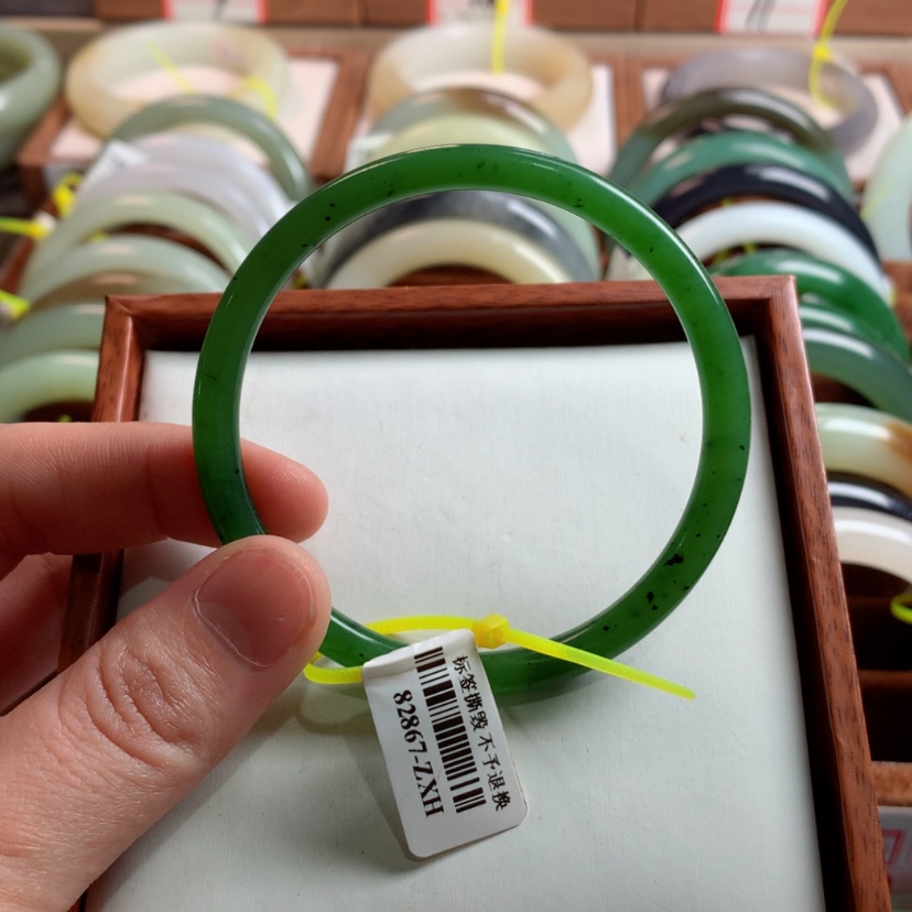 【闪购商品】和田玉手镯未镶嵌57