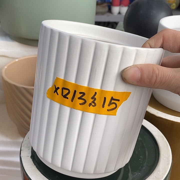 陶瓷花盆有孔 瑕疵介意勿拍 