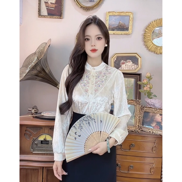 【708】新款国风刺绣圆领长袖衬衫女时尚百搭显瘦洋气秋季上衣