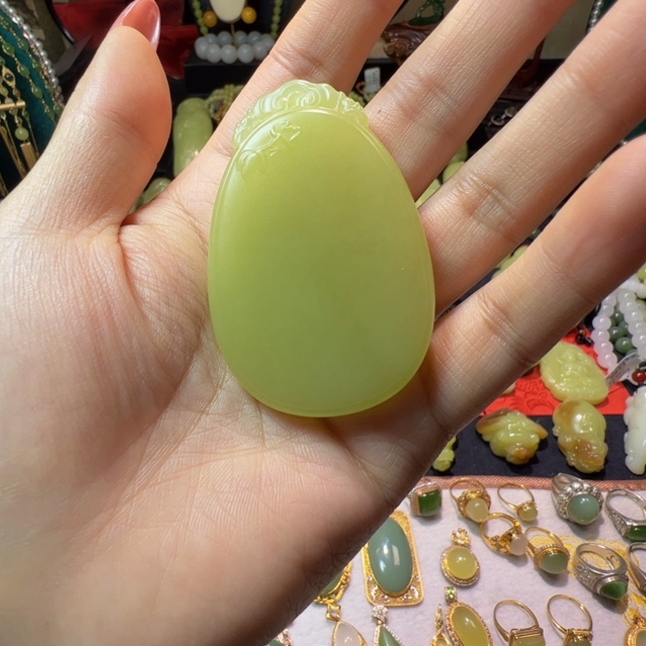 和田玉（黄玉）颈饰未镶嵌酩**心