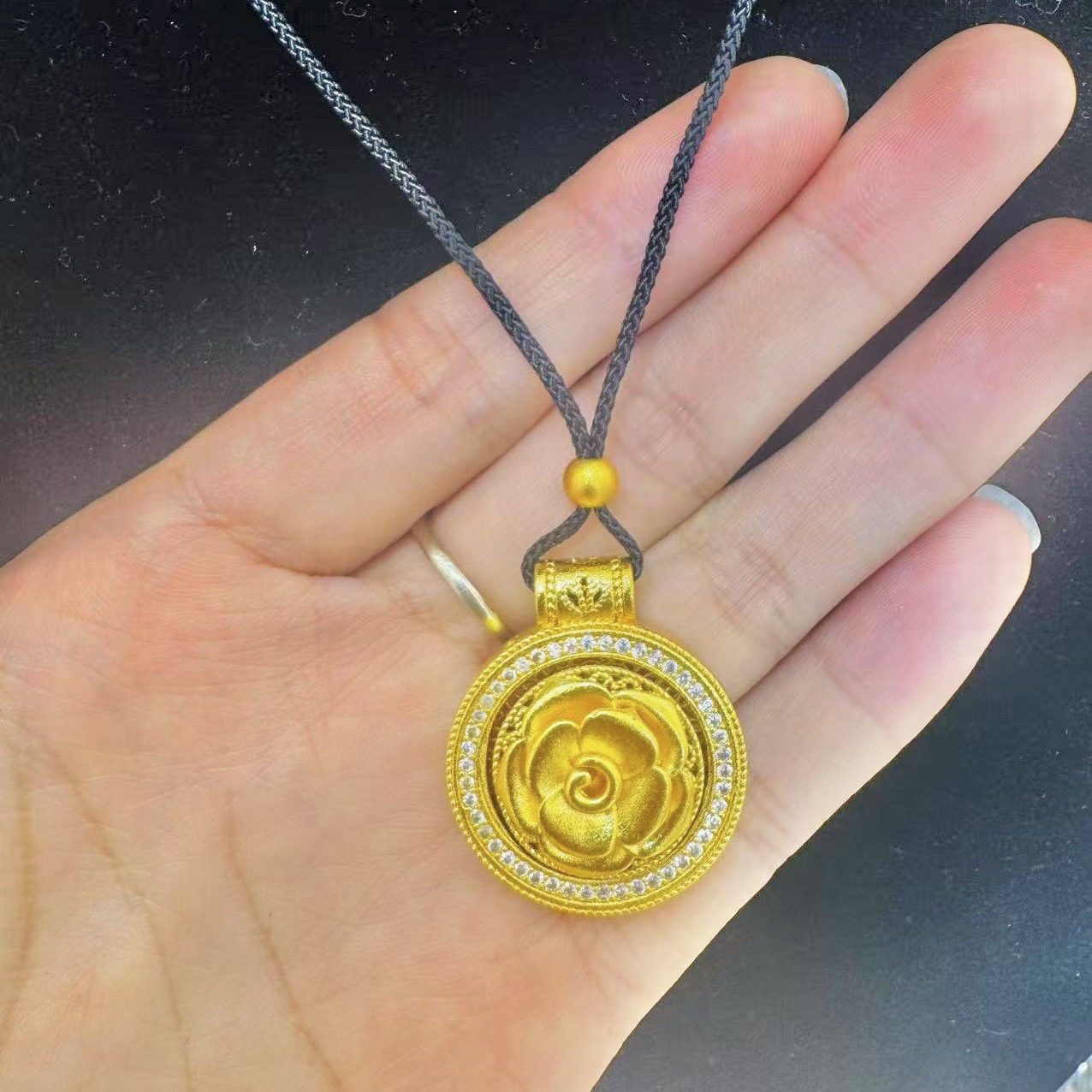 铜合金项链 精致轻奢实心女款金色玫瑰花旋转镶嵌八宝罗盘饰品