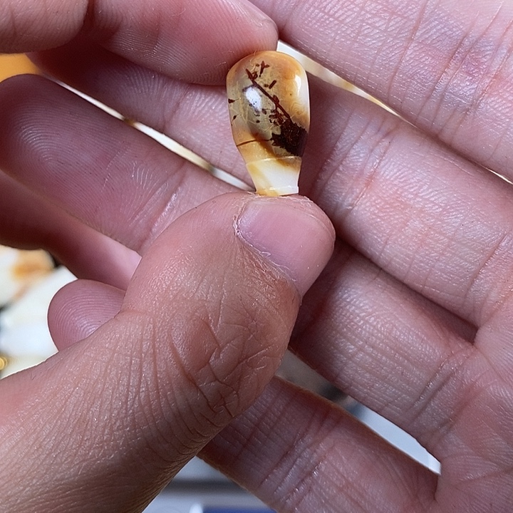 轻***帆琥珀未镶嵌裸石我