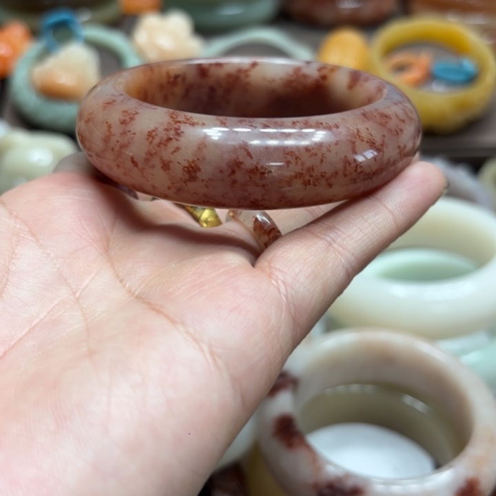 温***馨石英岩玉合金颈饰