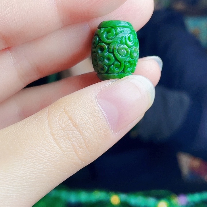 翡翠未镶嵌颈饰多样性