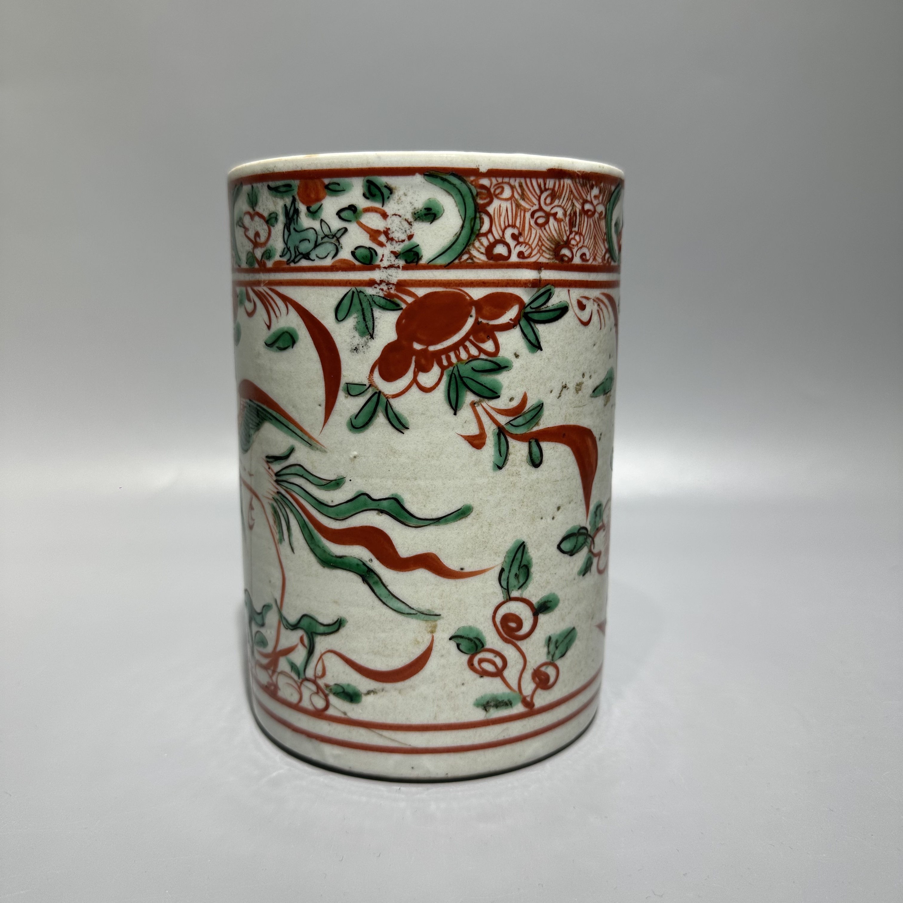 五彩花卉纹饰笔筒