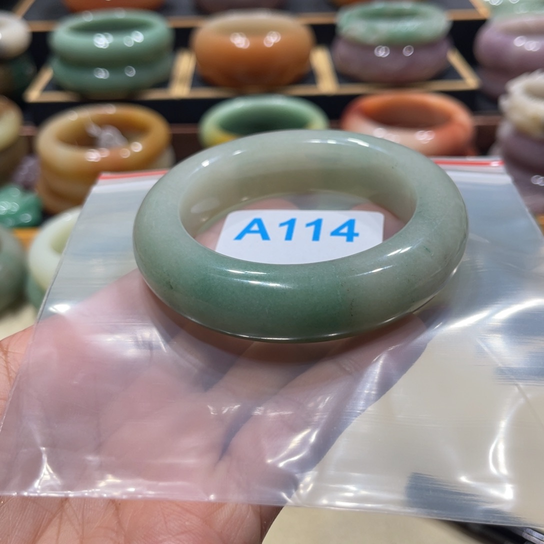 未镶嵌手镯石英岩玉木**宝