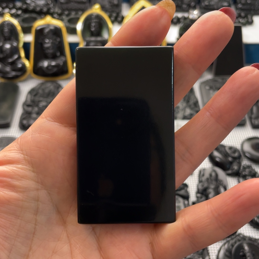 蛇纹石玉吊坠未镶嵌执*