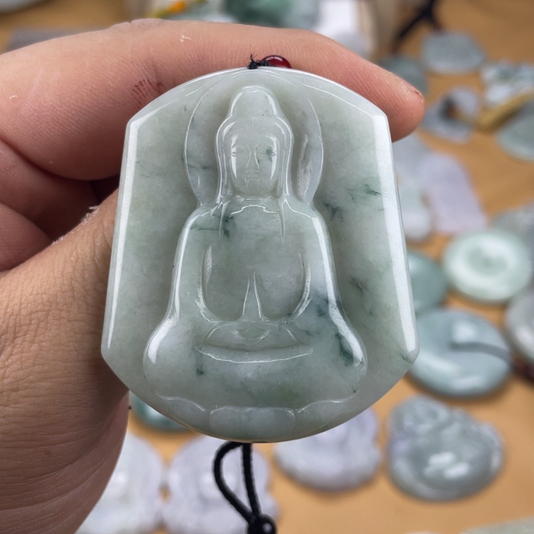 翡翠未镶嵌颈饰观音