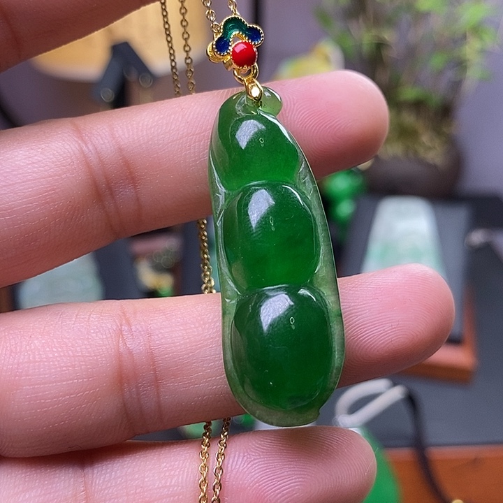 翡翠未镶嵌吊坠(赠链)