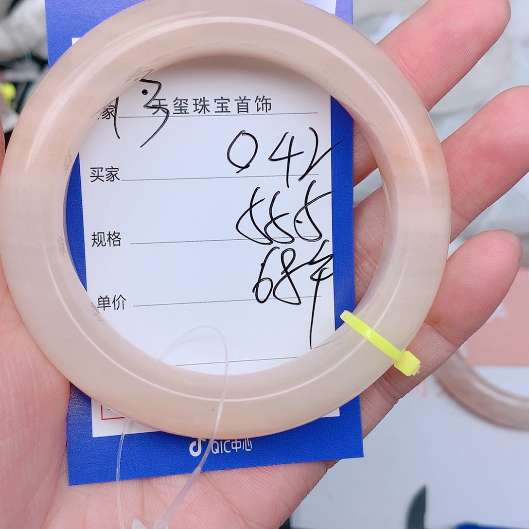 石英质玉未镶嵌手镯042